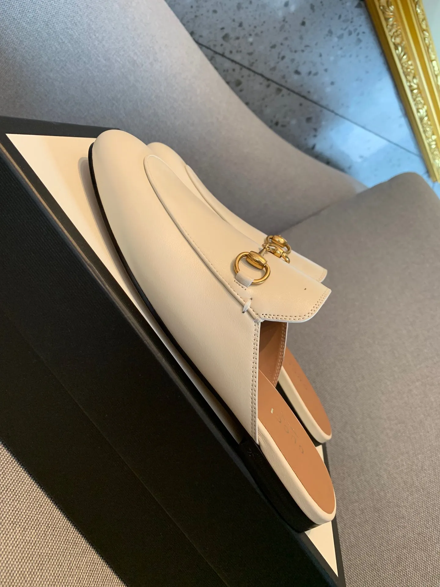 👟👟Ex-factory price 360👟👟 Women's Shoes Women's Clothing Gucci's classic evergreen horsebit half-drags, the quality of our G series is known to all customers who have tried it. The black upper is made of original imported calfskin, the lining is water-dyed cowhide, and the outsole is imported Italian grade A leather! Pure copper horsebit! The shape of the last is completely comparable to the original product, and the workmanship details are perfect. Welcome to compare🆚 35-40 regular size, 40 customized,
